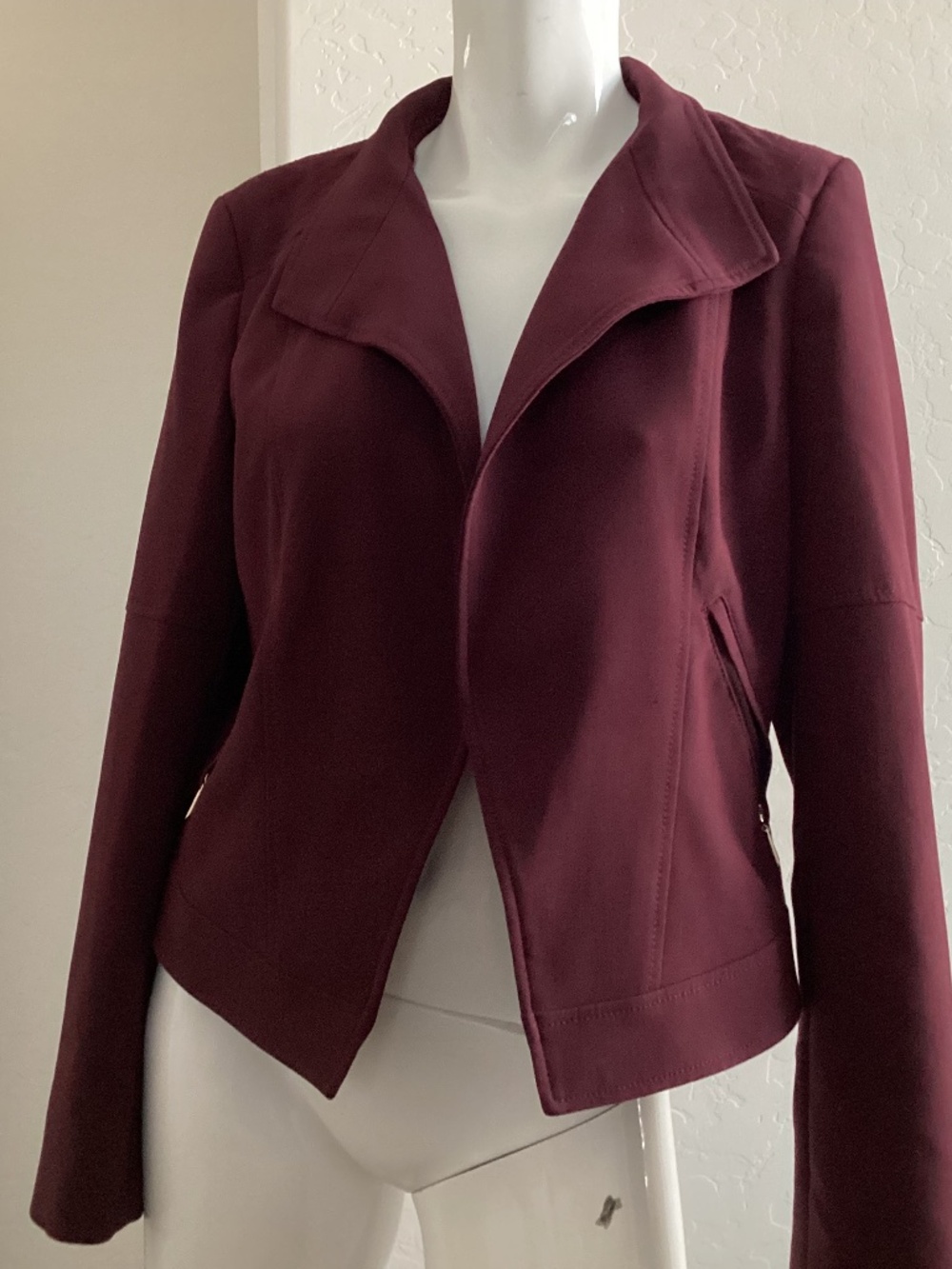 White House Black Market, sz 6, burgundy open blazer, long sleeves, fully lined
